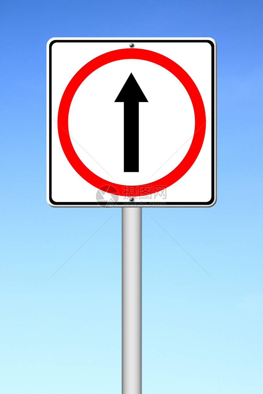 向前走前进的道路 前方的标志天空街道危险驾驶交通木板车辆运输男人信号图片