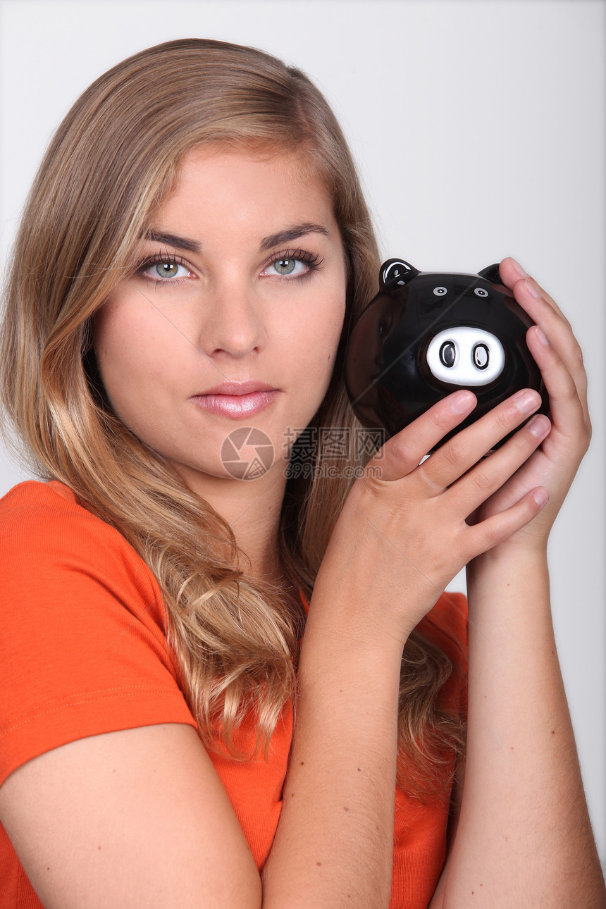 女人有小猪银行损失储备鼻子手指存钱罐贮存脸颊船尾眉毛头发图片