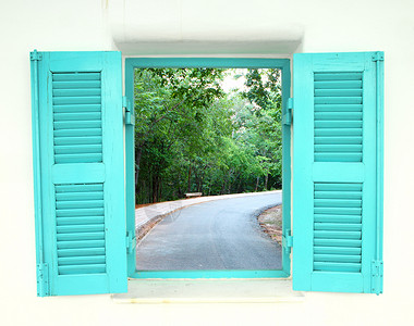 带有曲线道路的希腊风格窗口村庄驾驶房间场景风景花园窗户装饰品家具蓝色背景图片