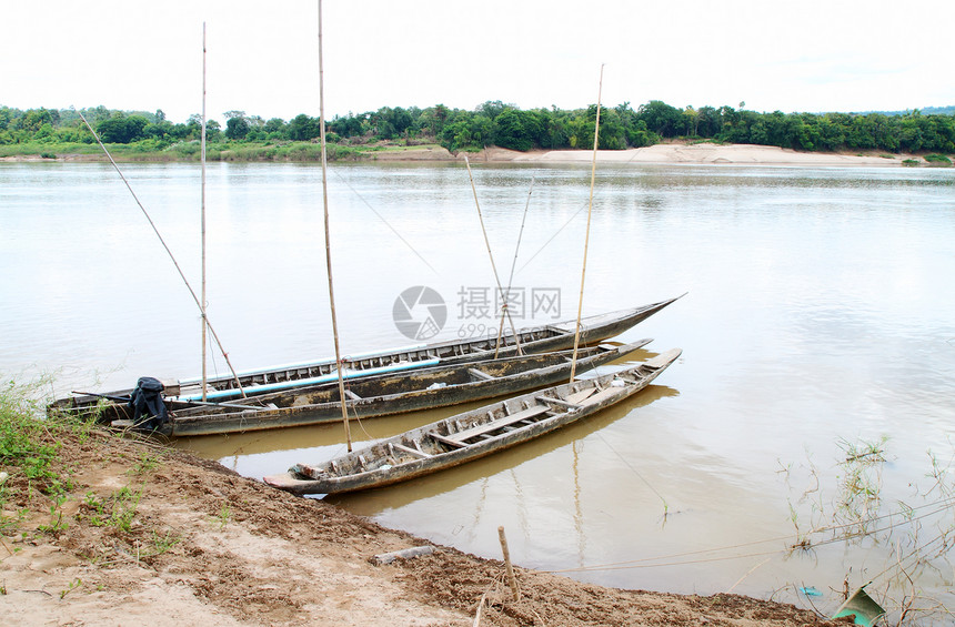 湄公河上的木木船钓鱼假期支撑万象气候场景旅行旅游反射环境图片