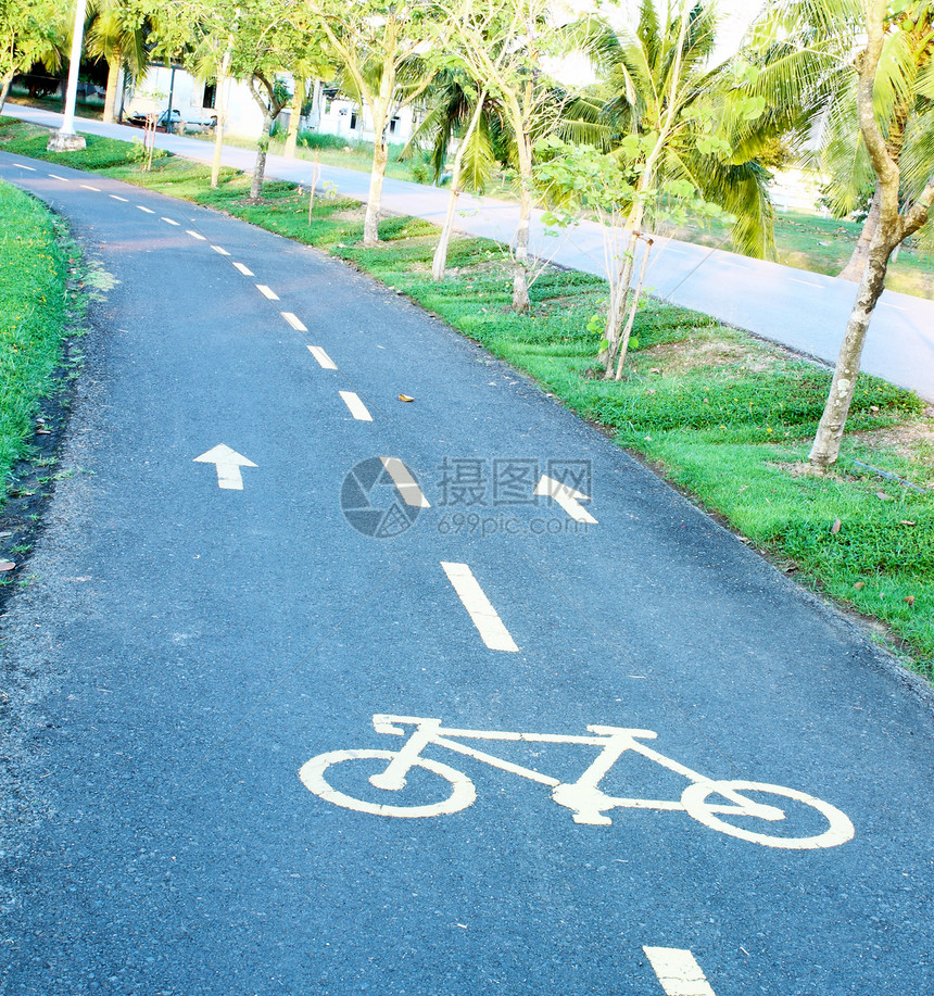 单车路线晴天交通季节车道运输自行车途径速度安全公园图片