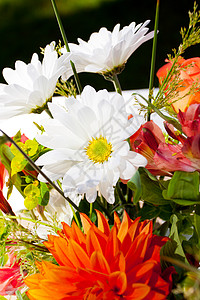 橙白花和白花麻布花束中心件中心花瓶橙子装饰插花花朵装饰品背景图片