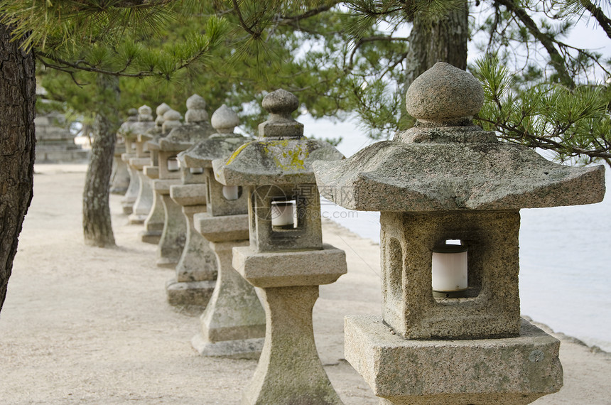 日本一排石灯笼旅游历史海岸文化花岗岩风景旅行石头神社宗教图片