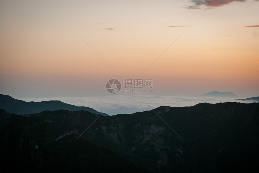 高加索山脉日落旅行运动山脉图片