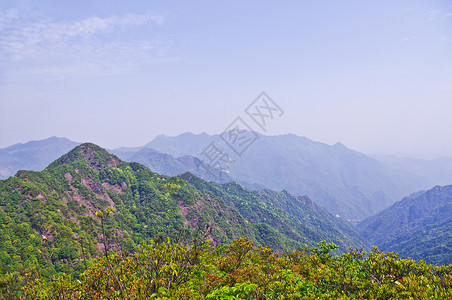 克莱蒙特绿草地山腰高清图片