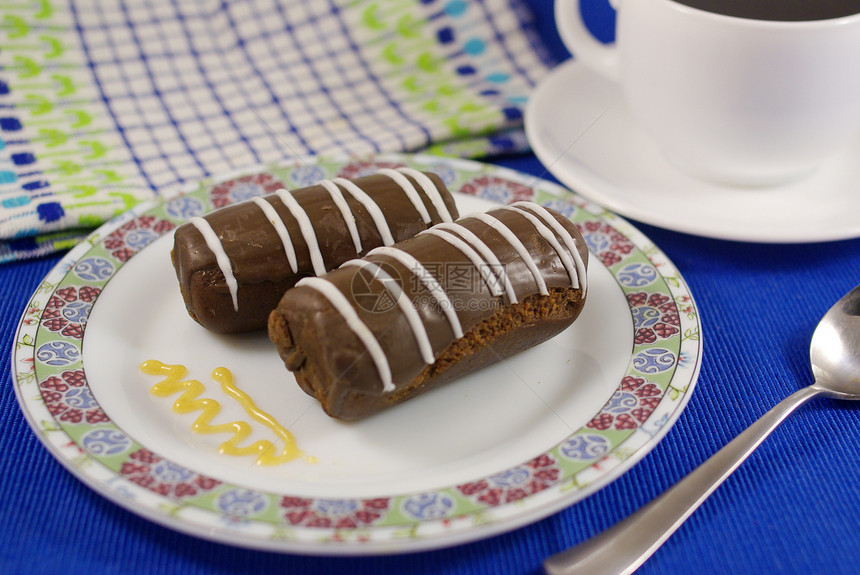 巧克力蛋糕加咖啡可可杯子烹饪食物糕点土豆盘子白色甜点巧克力图片