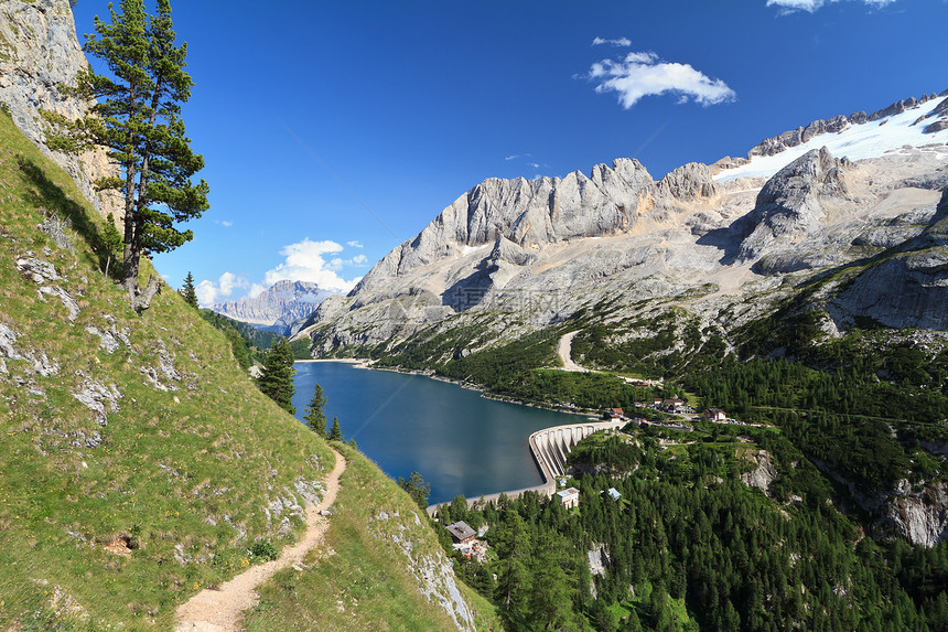 Dolomiti - 带湖的Fedaia通行证图片