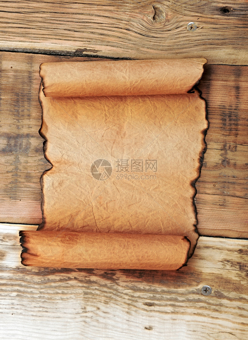 木制面板上的纸张滚动硬木装饰风格木头材料控制板棕色木板羊皮纸桌子图片
