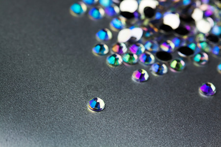 里赫斯通插图工作室石头宝石水钻钻石镜子展示反射奢华背景图片