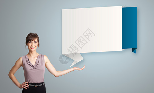 介绍现代折纸复制空间的妇女气泡手势代理人营业员广告快乐女士示范女孩微笑背景图片