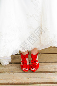 新娘的红鞋亮红红色高跟鞋高清图片