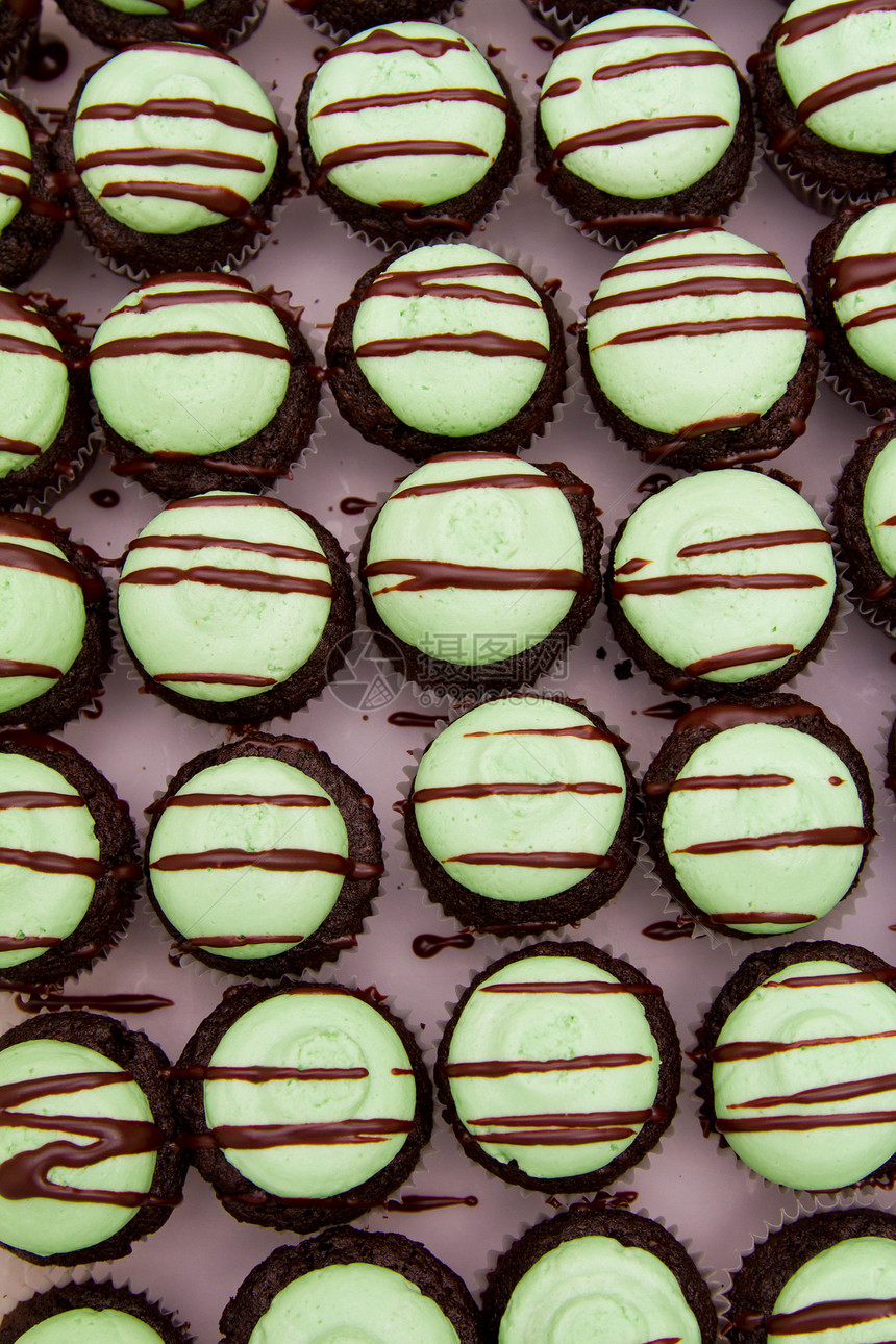 结婚蛋糕食品薄荷糖果自助餐巧克力绿色焙烤黑色甜点糖霜图片