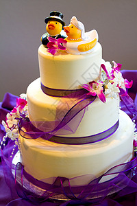 橡胶鸭饼方向高蛋糕图像小鸭子甜点白色鸭子蛋糕婚宴庆典背景图片