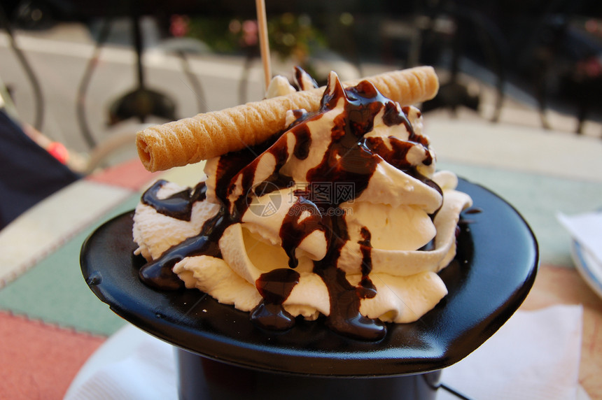 冰雪巧克力奶油晶圆糖果食品图片