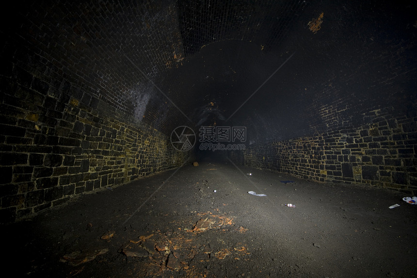深雾地下地下隧道图片