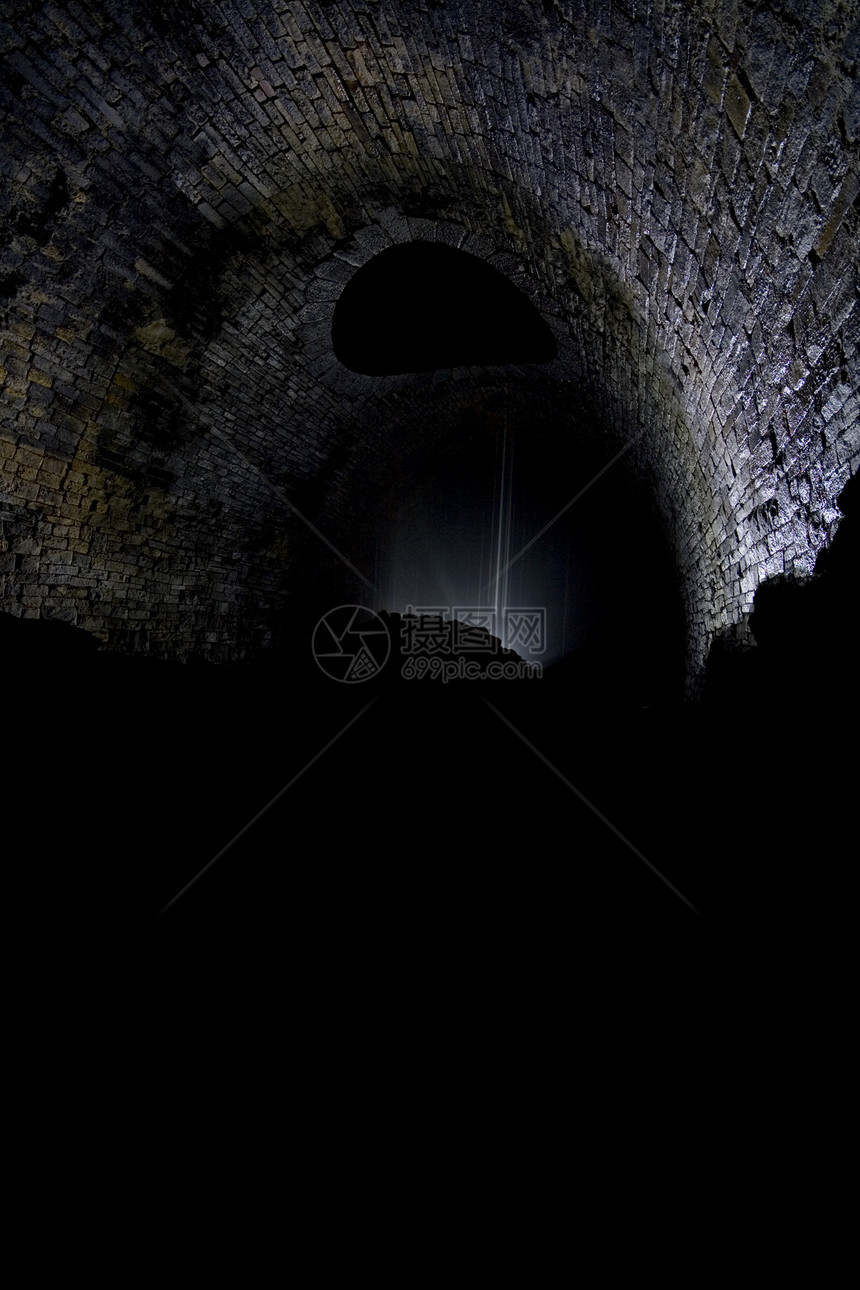 地下隧道的黑暗背光光绘铁路建筑学图片