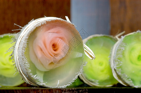 香皂玫瑰绿色粉色圆形香气背景图片
