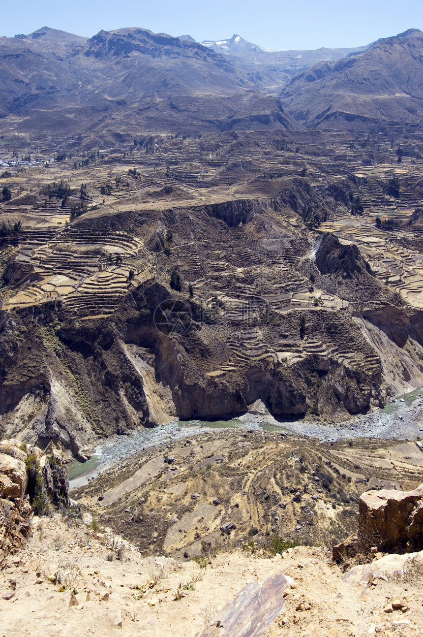 秘鲁科尔卡峡谷丘陵沙漠山脉擦洗全景风景梯田岩石破坏崎岖图片