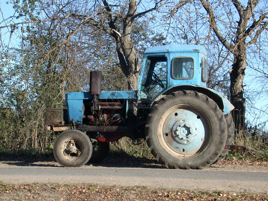 拖拉机乡村村庄技术工程运输蓝色农场生活农村图片