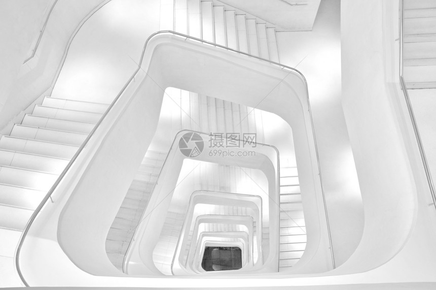 黑白的楼梯图片