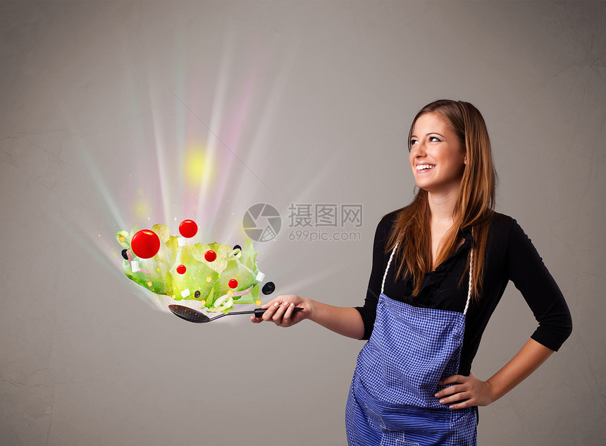 青年妇女烹饪新鲜蔬菜饮食黄瓜绘画食物洋葱女士沙拉土豆团体厨房图片