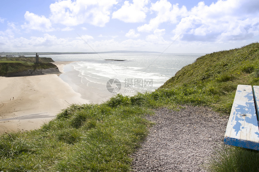 Ballybunion悬崖的轮椅风景 城堡和海滩图片