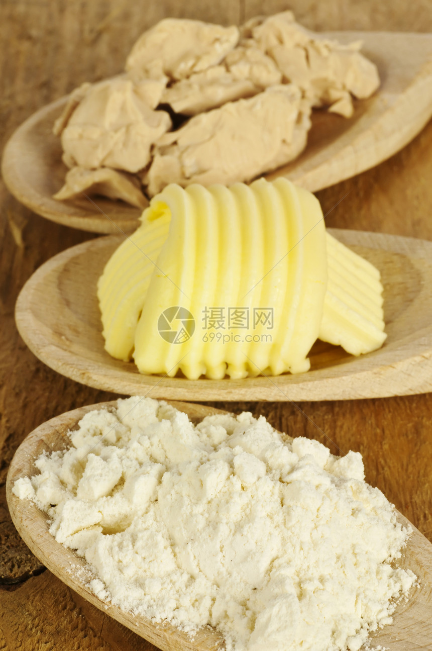 黄油 酵母和饭木头麦片桌子白色小麦食物用具粮食勺子面粉图片
