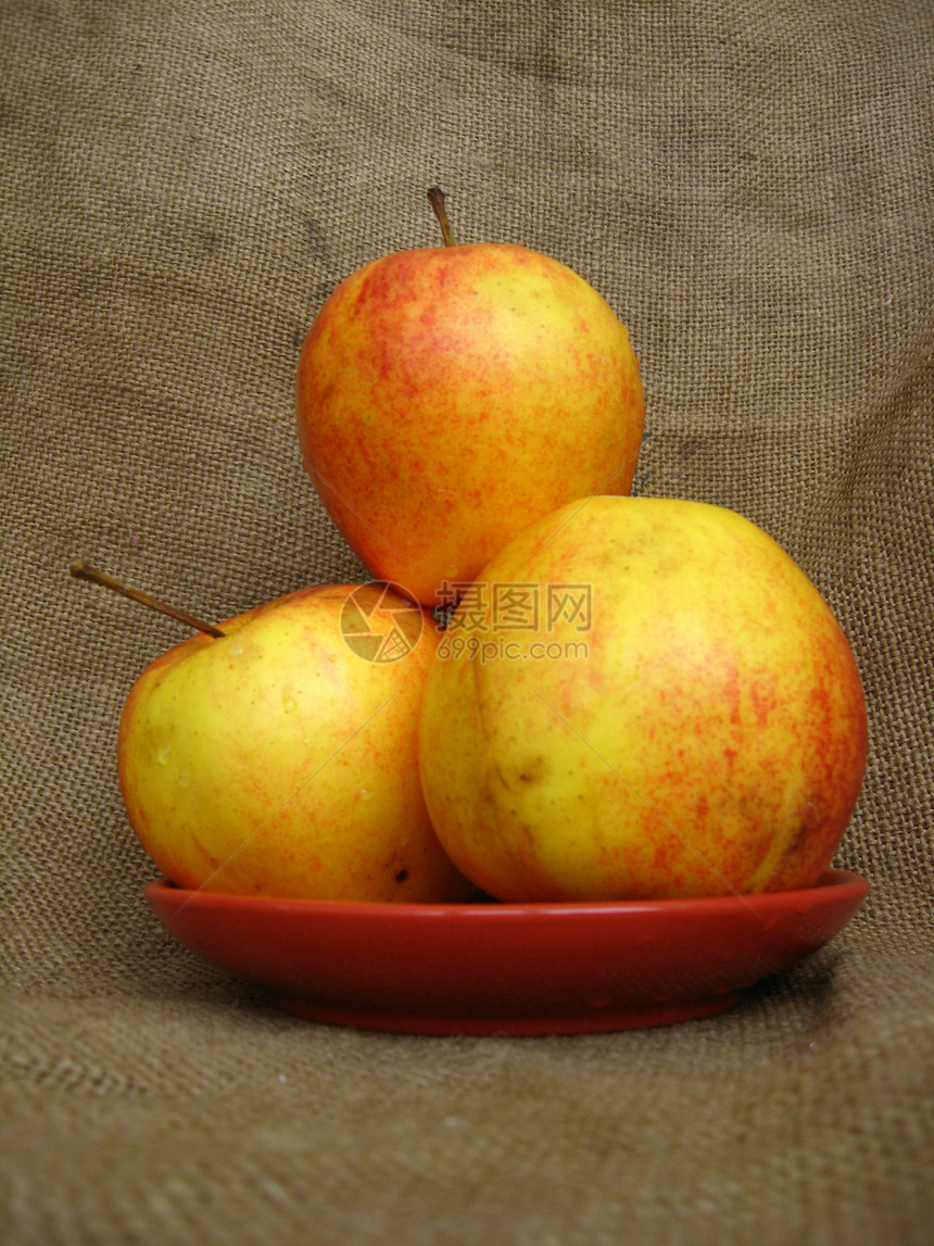 盘子上4个好苹果食物诱惑果汁小吃香气香味市场水果植物花粉图片