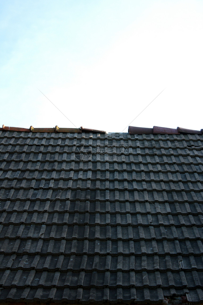 屋顶红色工艺卵石工作力量建设者蓝色建筑学天空工人图片