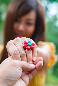 爱情夫妇协议女士朋友夫妻女孩母亲友谊帮助皮肤希望背景图片