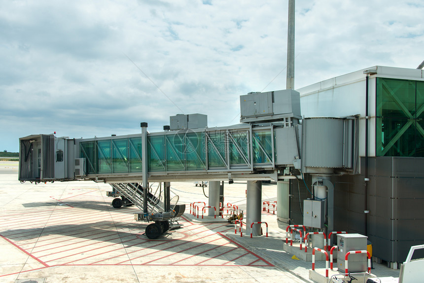 现代玻璃机场斜坡道覆盖图片
