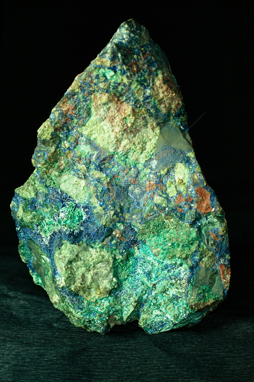 在美国亚利桑那州发现的马拉奇特结晶孔雀石蓝色矿化蓝铜矿业火山晶体学鹅卵石矿石图片