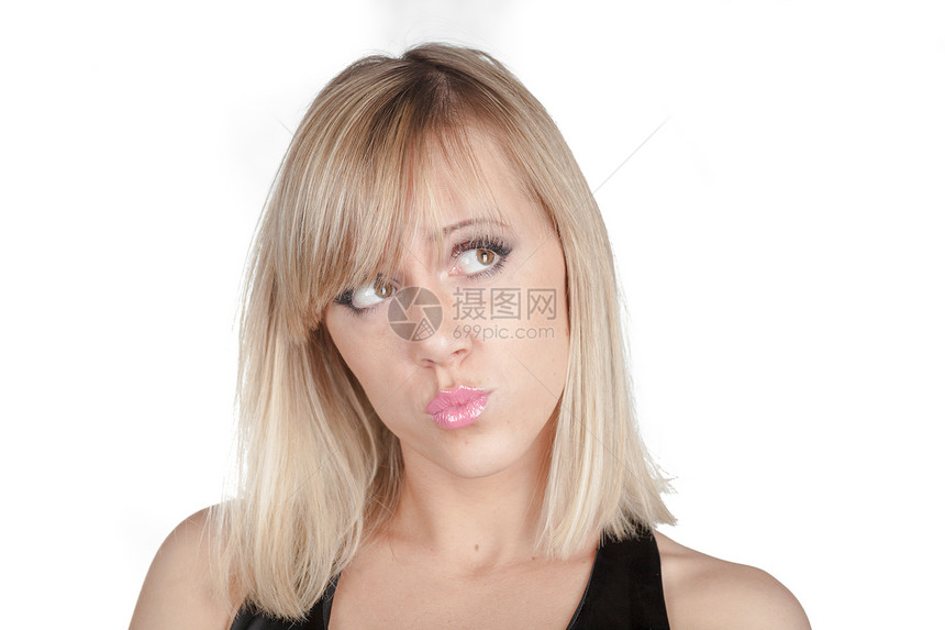 女人做一个有趣的脸孔蓝色女性舌头工作室女孩眼睛白色头发女士金发图片