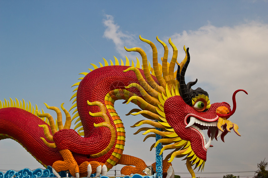中国风格的龙雕像财富宗教金子传统节日雕塑信仰动物文化蓝色图片