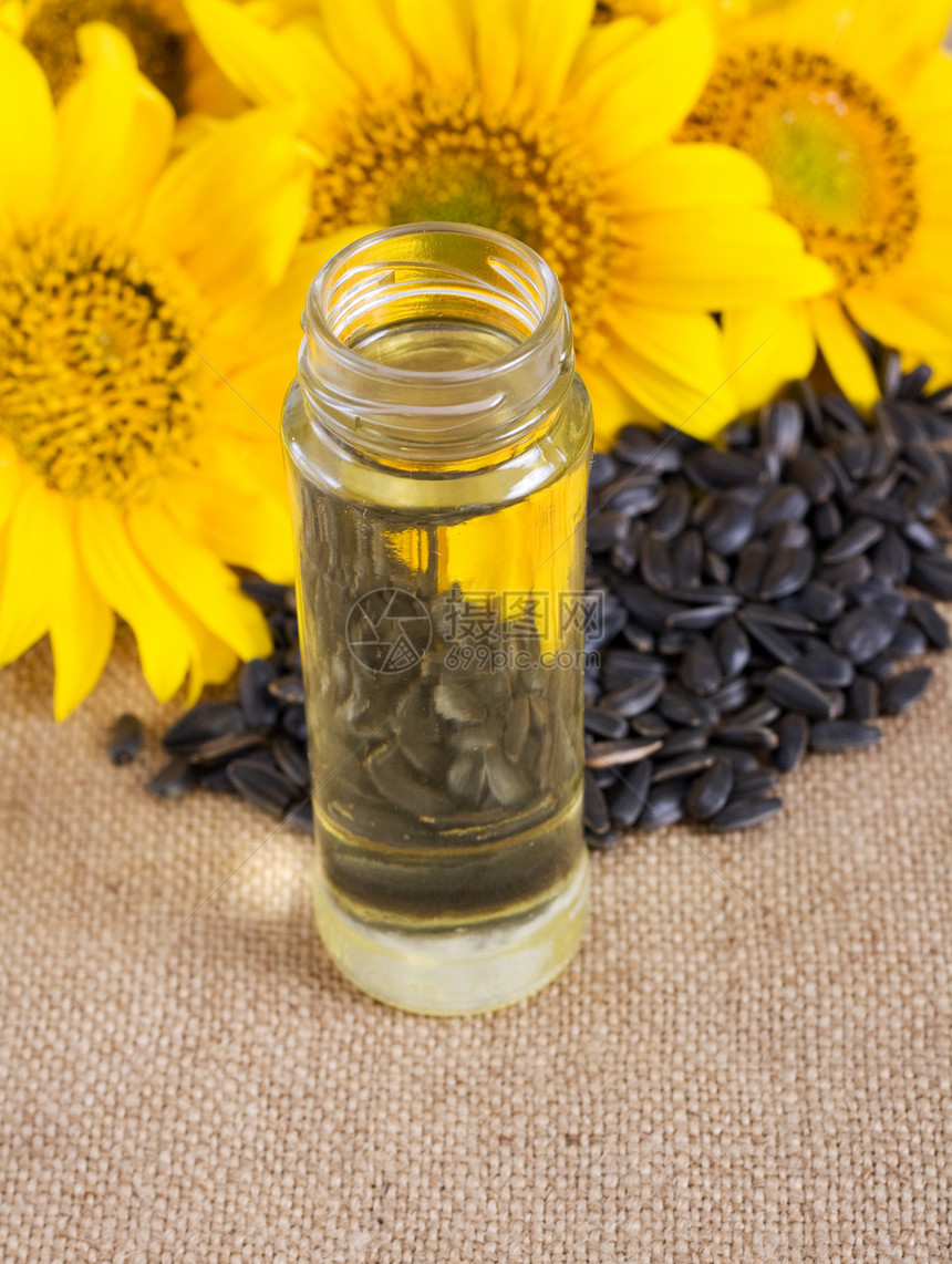 向日葵籽和瓶装植物油液体玻璃食物晴天治疗养分坚果营养种子黄色图片