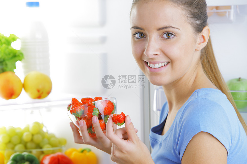 健康食品素食水果饮食蔬菜厨房香肠微笑冰箱女子女孩图片