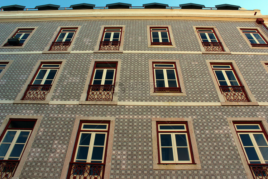 葡萄牙里斯本一栋旧大楼的详情房屋建筑学古董建筑物建筑首都住宅旅行街道阳台图片