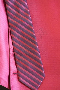 Groom 的套件细节男人领带男性红色婚礼紫色伴郎婚纱粉色结婚日背景图片
