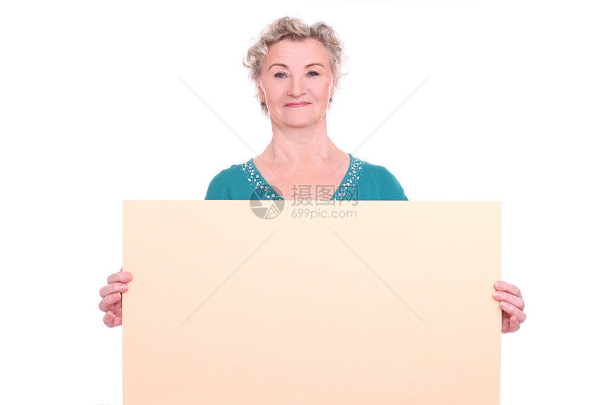 亲吻奶奶 手拿着埃米蒂海报白发展示广告牌老年营销女士广告卡片女性快乐图片