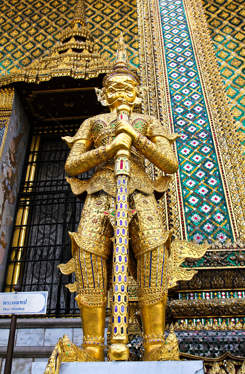 泰国神话巨人守护神Yak装饰品崇敬精神金子旅游旅行宗教佛教徒地标文化图片