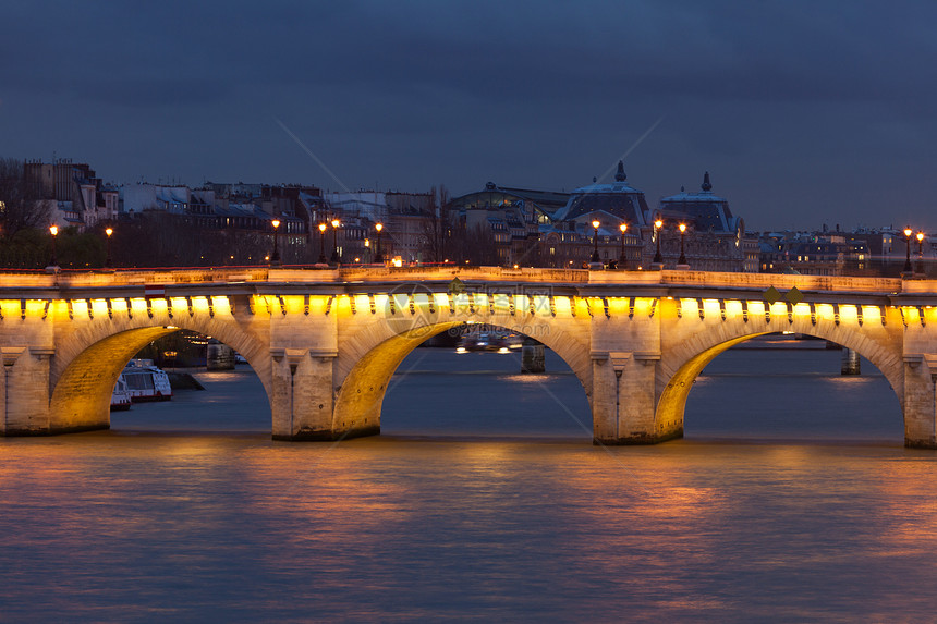 法国巴黎Pont Neuf日落旅行建筑学旅游照明城市拱门建筑石头房屋图片