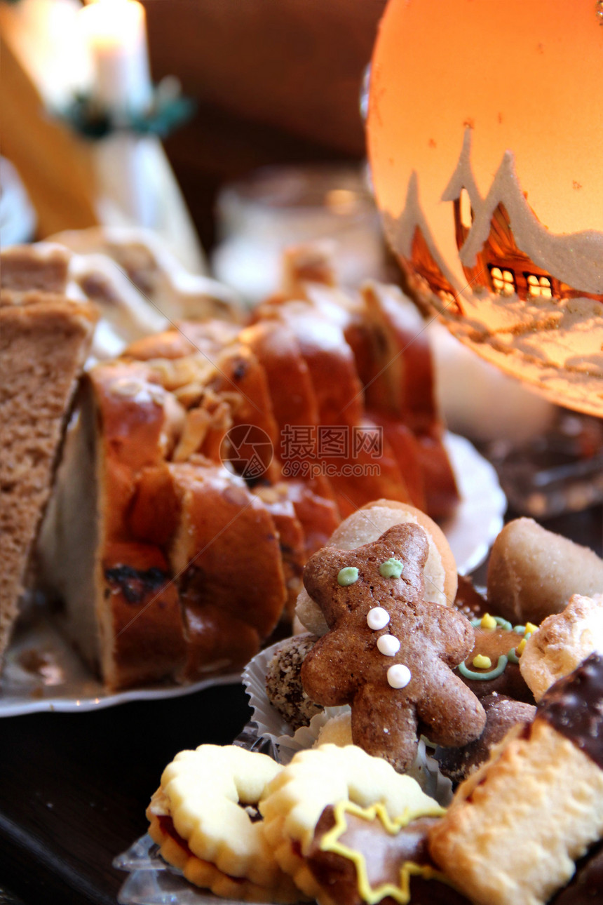 圣诞节自制糖果巧克力庆典食物气氛蛋糕桌子饼干粉末糕点烹饪图片