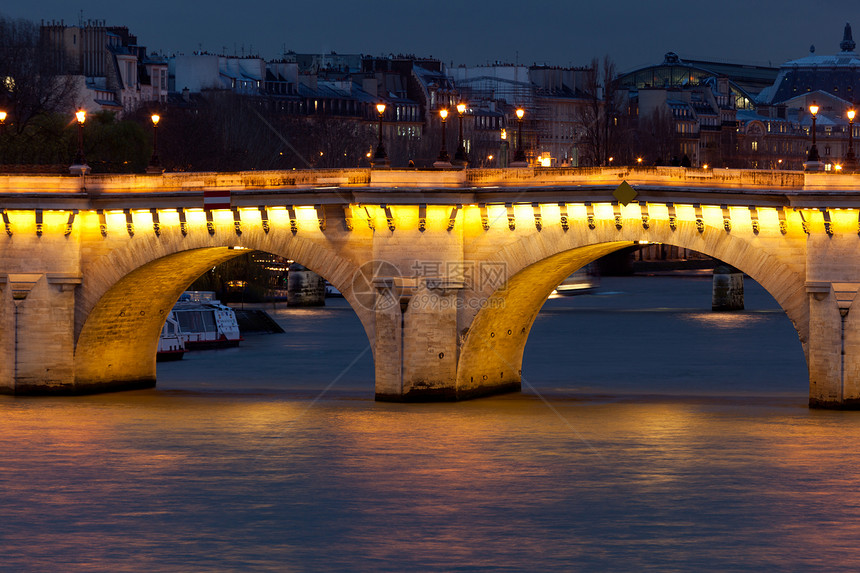 法国巴黎Pont Neuf建筑学旅行拱门日落旅游照明房屋建筑城市石头图片