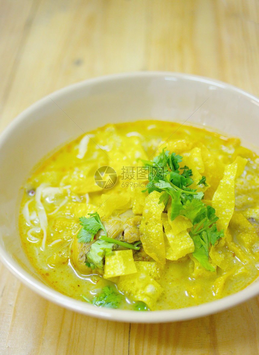 Khao Sawy 北泰国面条咖喱汤美食洋葱生活方式食物菜单椰子黄色烹饪午餐餐厅图片