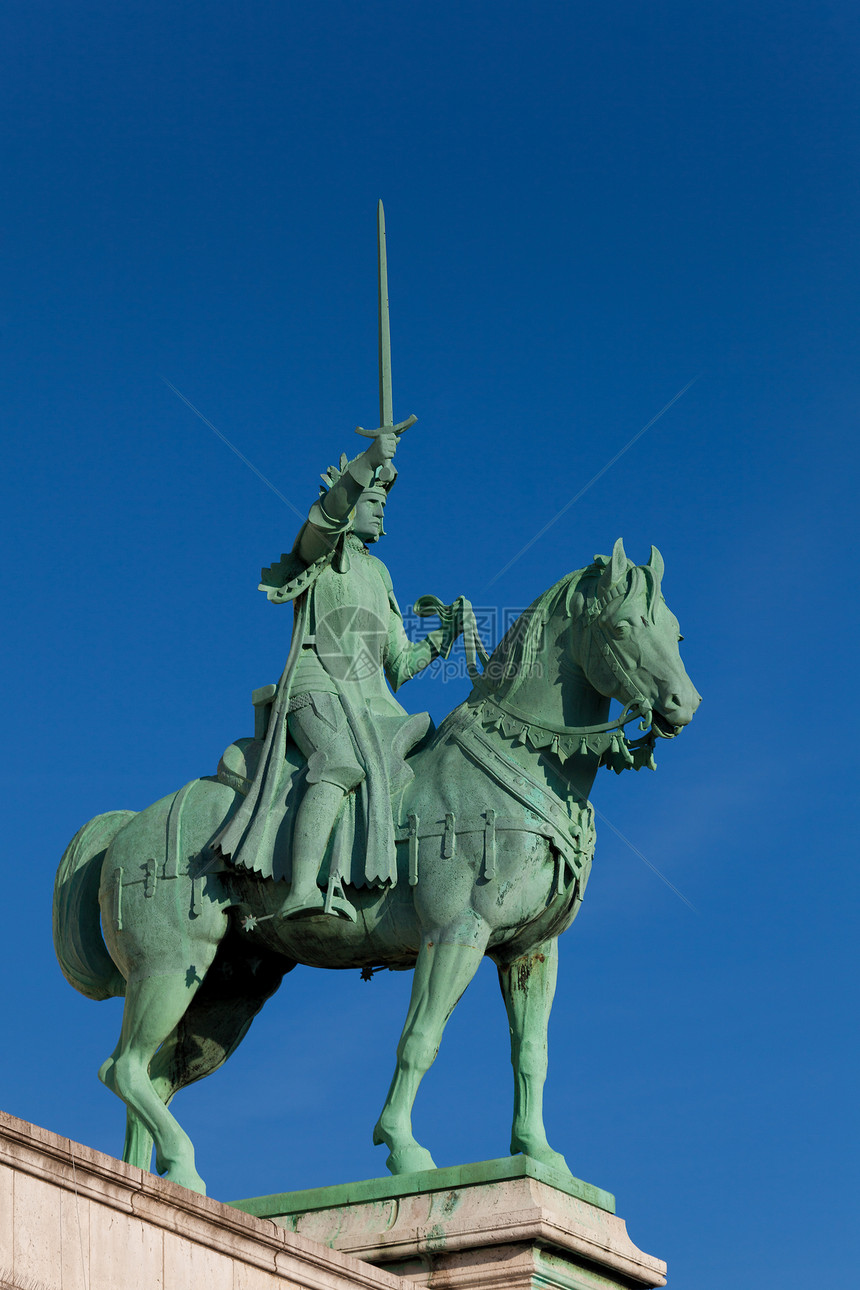 法国巴黎Montmarte 圣骨骑士建筑学骑士晴天旅行建筑石头历史性遗产旅游圆顶图片