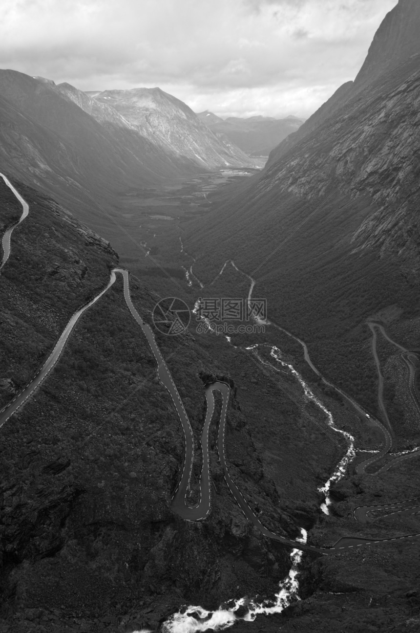 挪威国家道路的巨人梯子部分图片