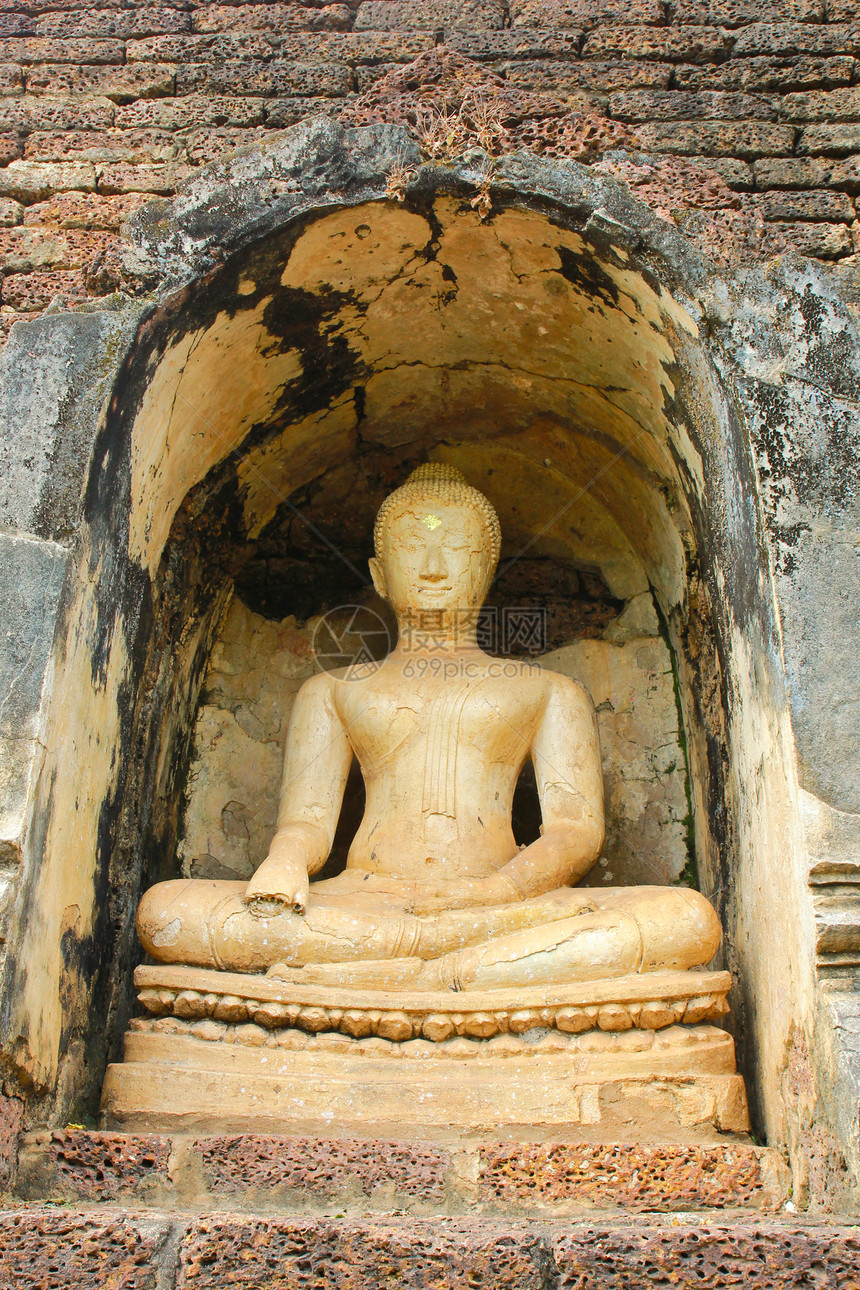 泰国Sukhothai的Buddha废墟雕刻历史性雕塑文化建筑学宗教信仰古董旅行佛教徒寺庙图片