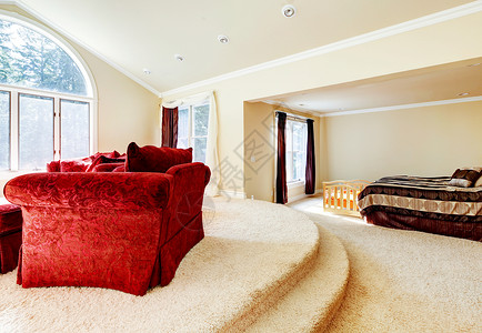 有红色沙发和米色调的大明房高清图片