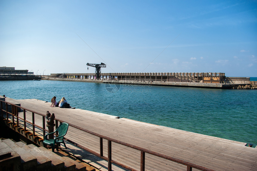 以色列特拉维夫     旧港木材断路器海洋起重机吸引力运输松树地板海浪硬木图片