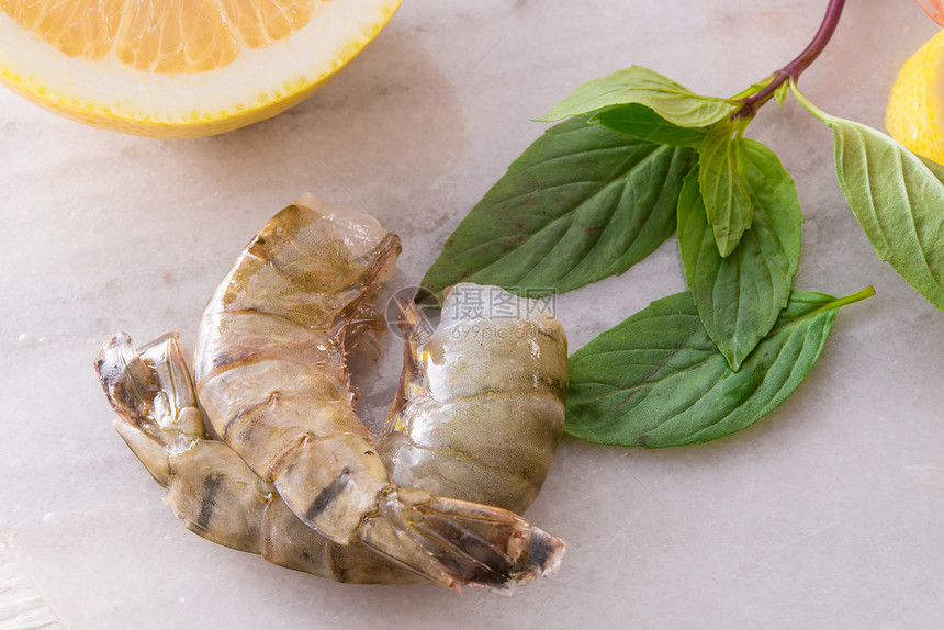 新鲜虾虾玻璃柠檬午餐旅行厨房海洋生活奢华市场美食图片